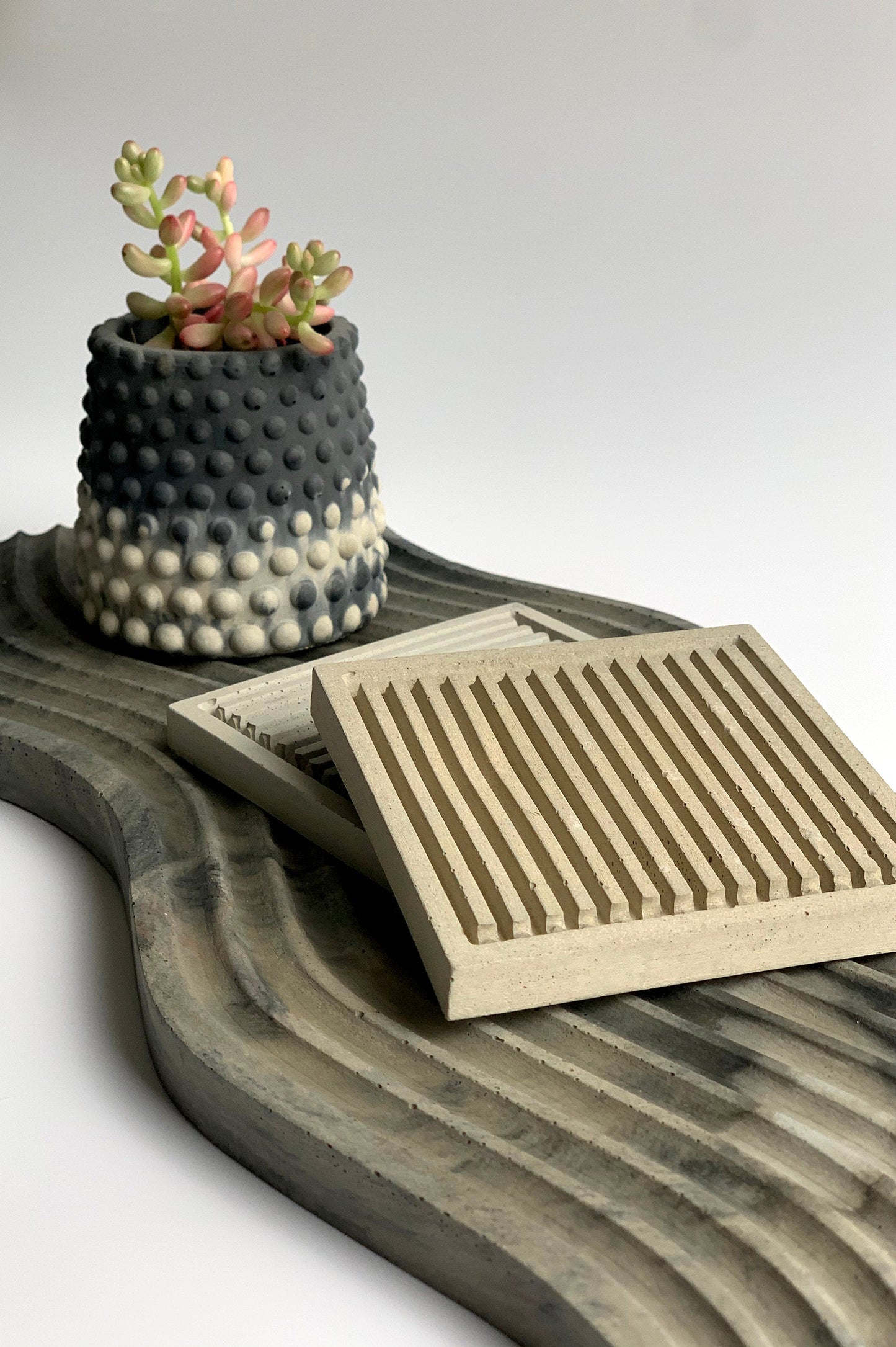 Minimalist Wave Tray