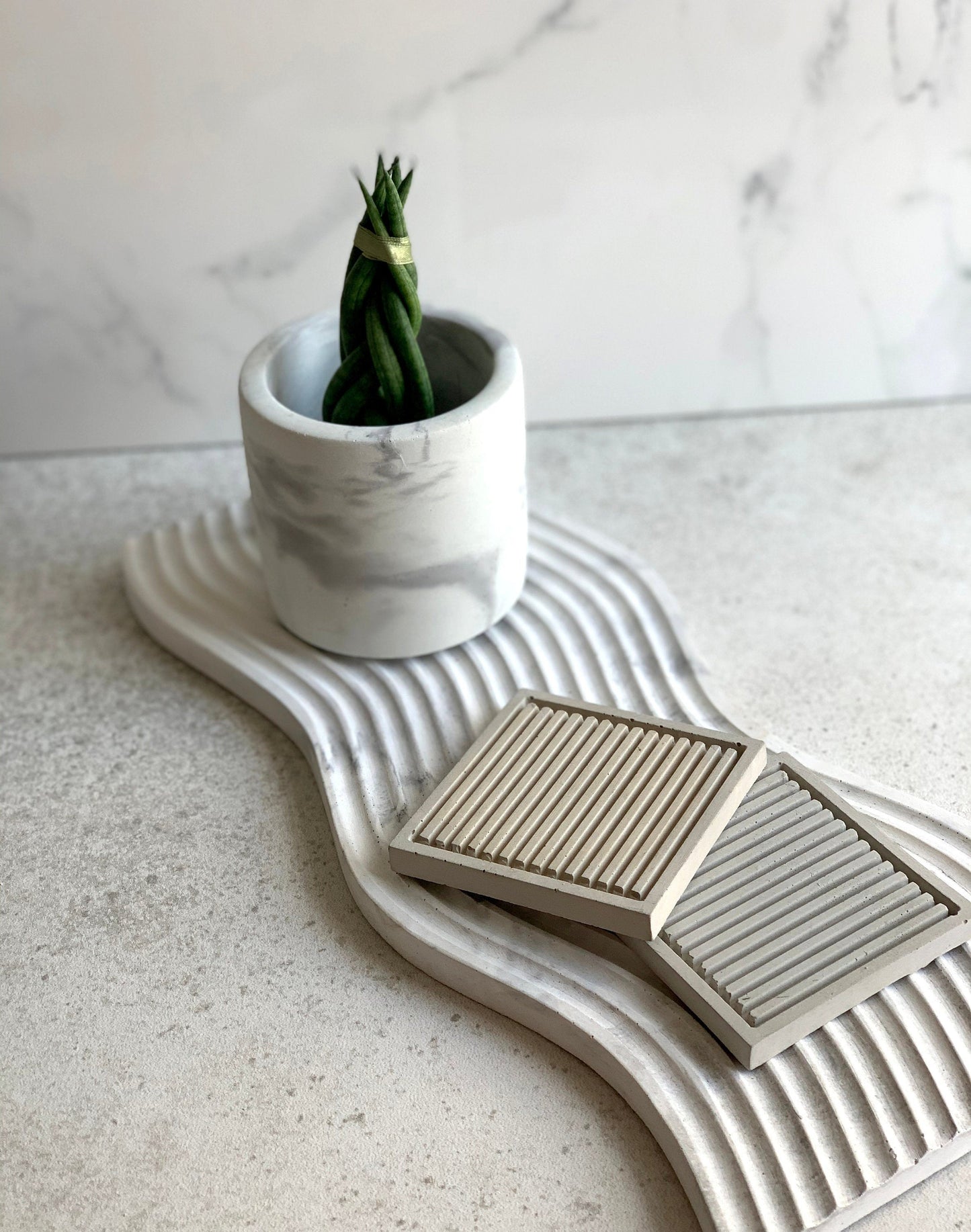 Minimalist Wave Tray
