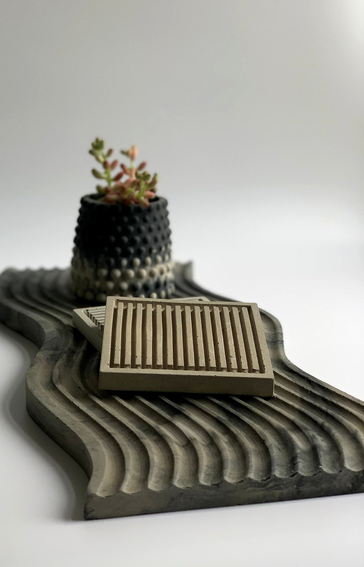 Minimalist Wave Tray
