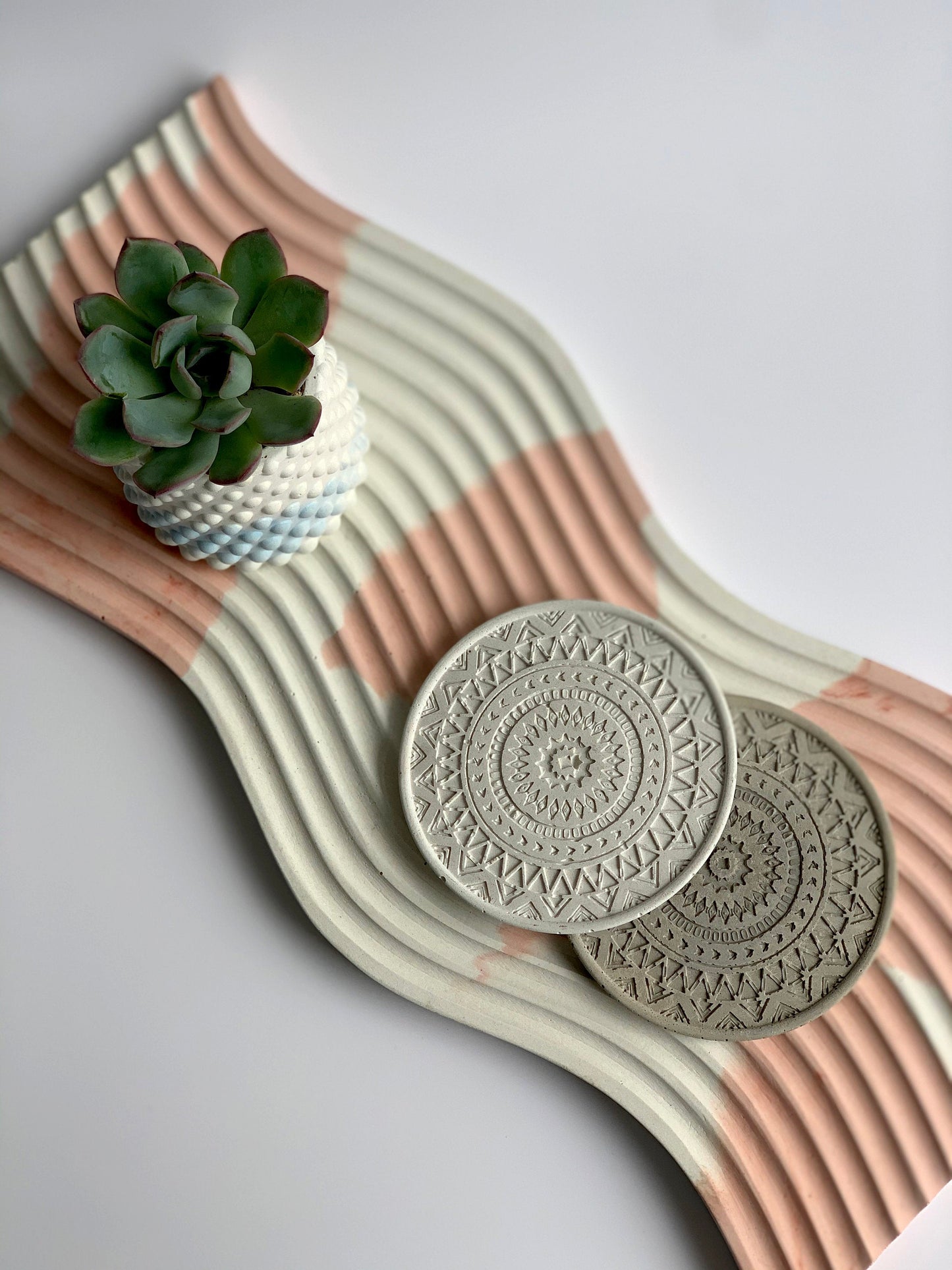 Minimalist Wave Tray