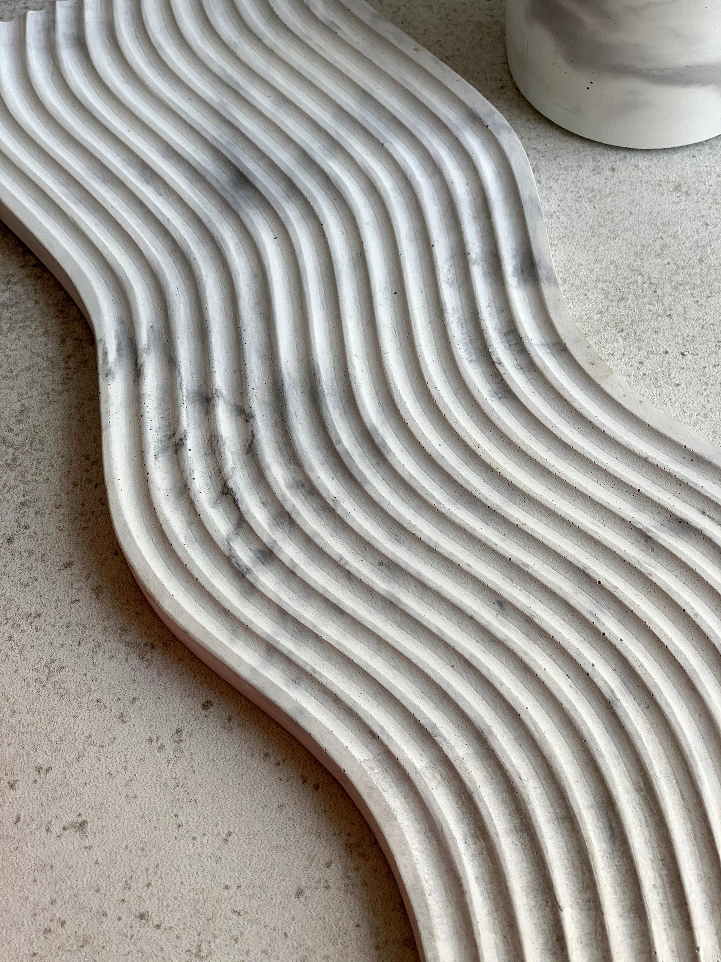 Minimalist Wave Tray